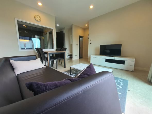 living room of The Crest Sukhumvit 34