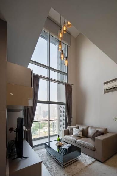 living room of The Crest Sukhumvit 34