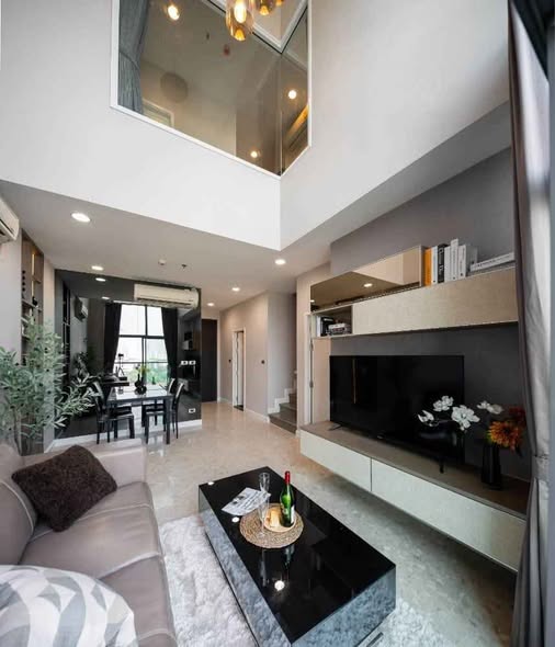 living room of The Crest Sukhumvit 34
