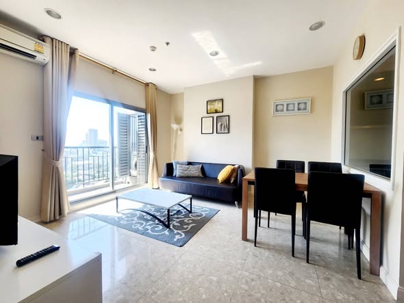 living room and bedroom of The Crest Sukhumvit 34