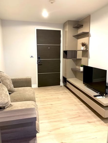 living room and room interior of The Crest Sukhumvit 49