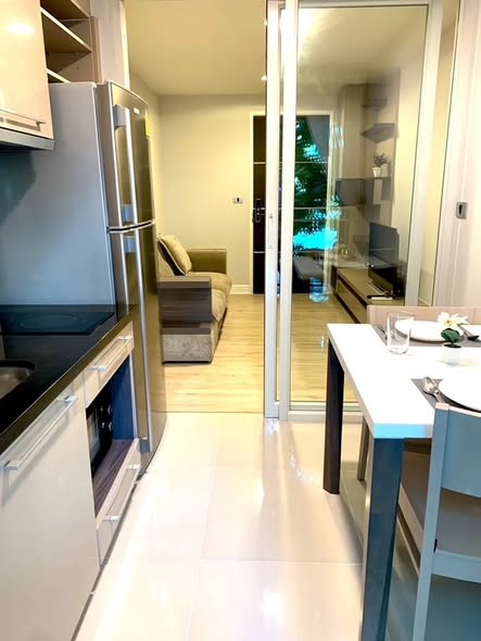 room interior of The Crest Sukhumvit 49