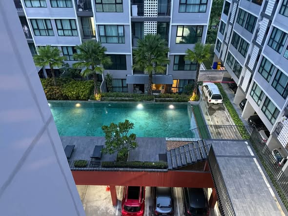 pool of The Cube Loft Srinakarin