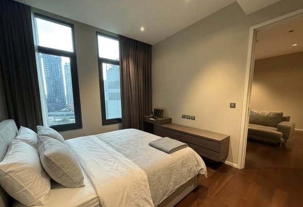bedroom of The Diplomat 39