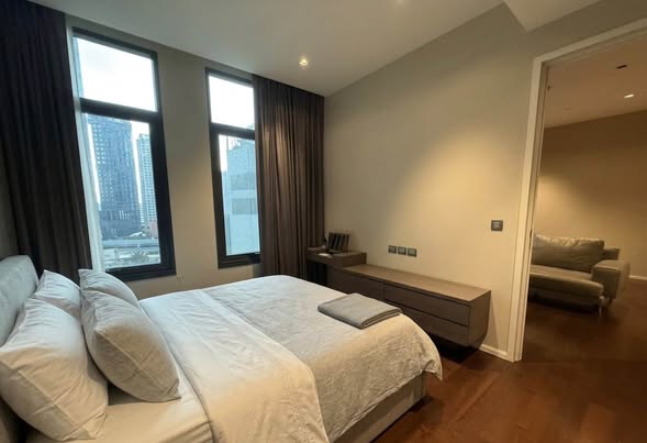 bedroom of The Diplomat 39