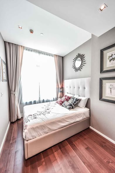 bedroom of The Diplomat 39