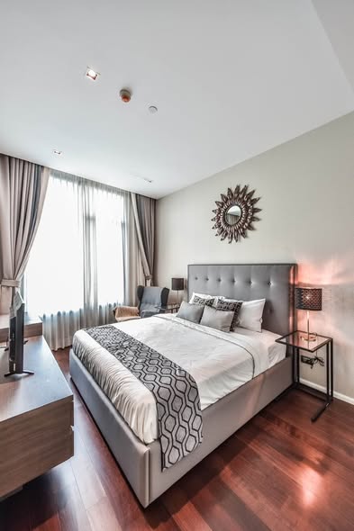 bedroom of The Diplomat 39