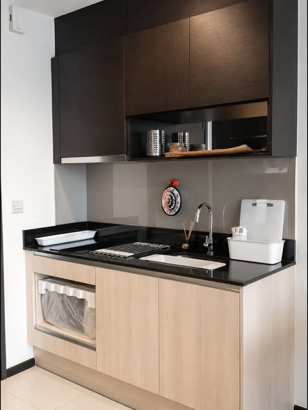 bathroom and kitchen of The Edge Sukhumvit 23