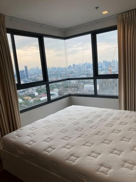bedroom of The Edge Sukhumvit 23