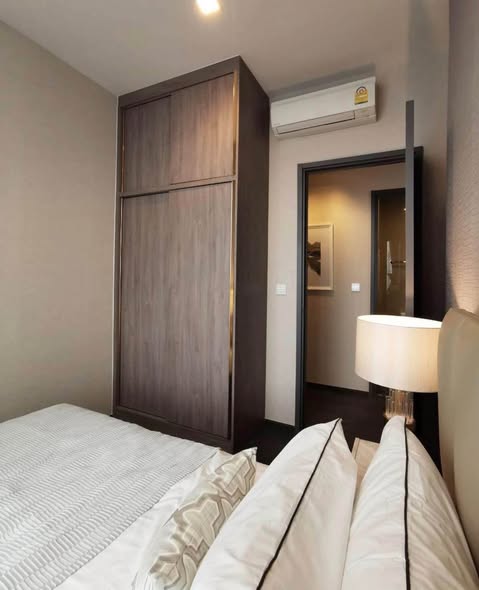 bedroom and room interior of The Edge Sukhumvit 23