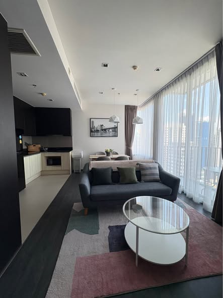 living room of The Edge Sukhumvit 23