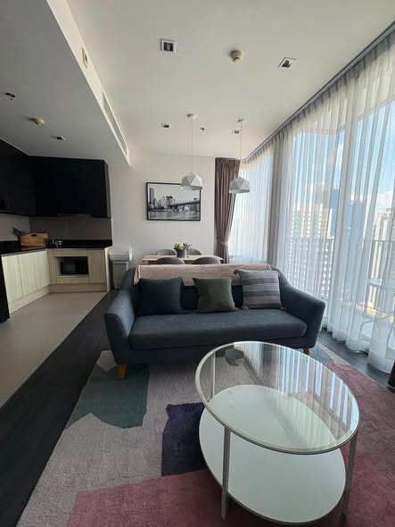 living room of The Edge Sukhumvit 23