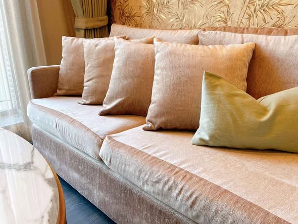 living room of The Edge Sukhumvit 23