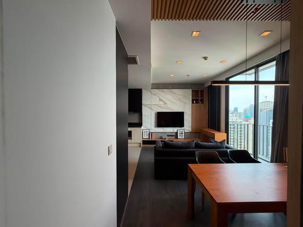 living room and room interior of The Edge Sukhumvit 23