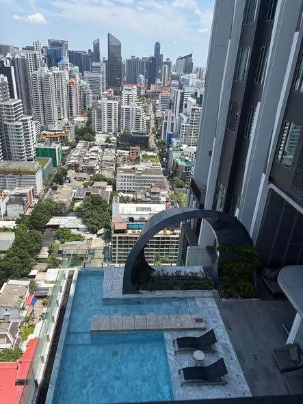 pool of The Edge Sukhumvit 23