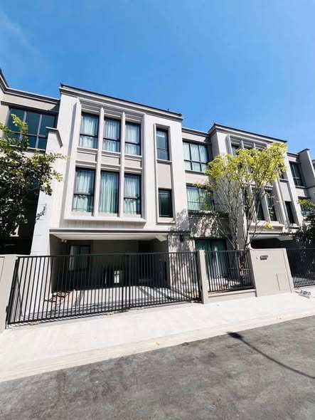 The Eight Chatuchak Ratchada Private Luxury Home