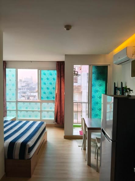 bedroom of The Emerald Hotel