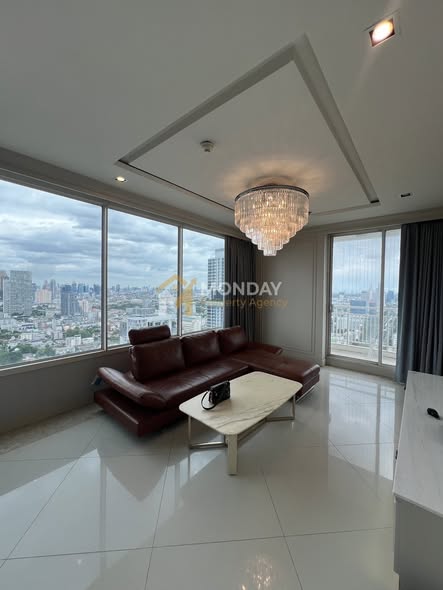 THE EMPIRE PLACE SATHON