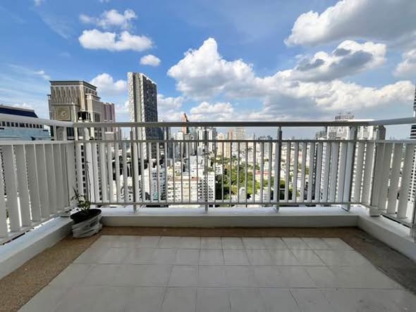 THE EMPIRE PLACE SATHON