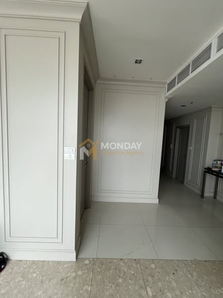 THE EMPIRE PLACE SATHON