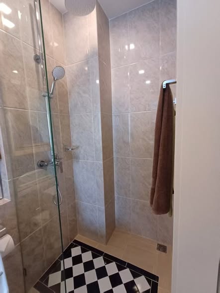 room interior and bathroom of The Empire Tower Pattaya ดิ เอ็มไพร์ ทาวเวอร์ พัทยา