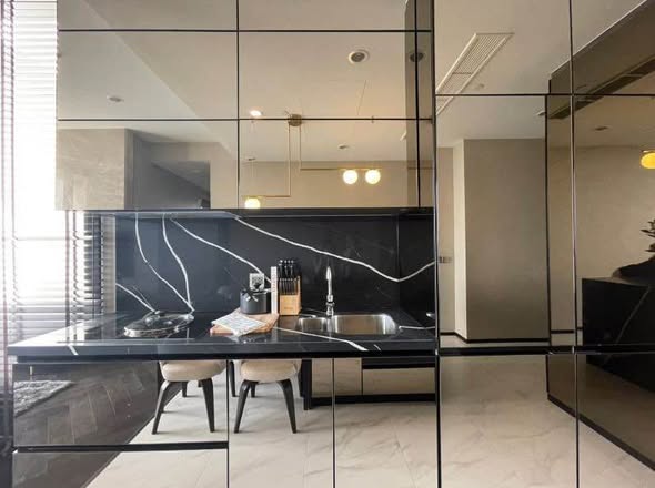 room interior and kitchen of THE ESSE Sukhumvit 36
