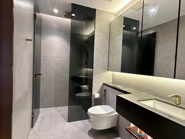 bathroom of The Estelle Phrom Phong