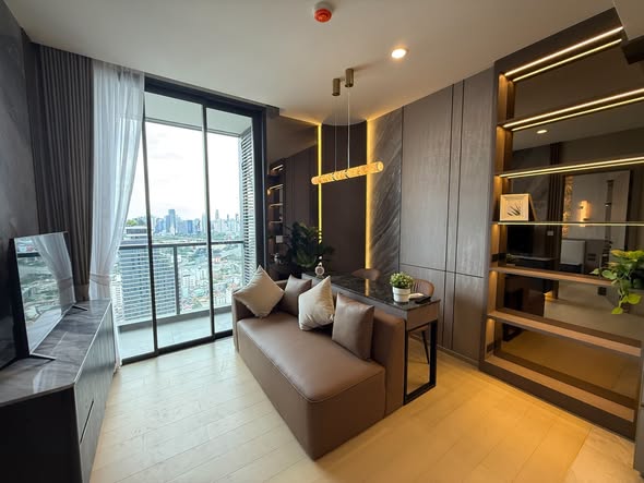 bedroom and living room of THE EXTRO Phayathai-Rangnam