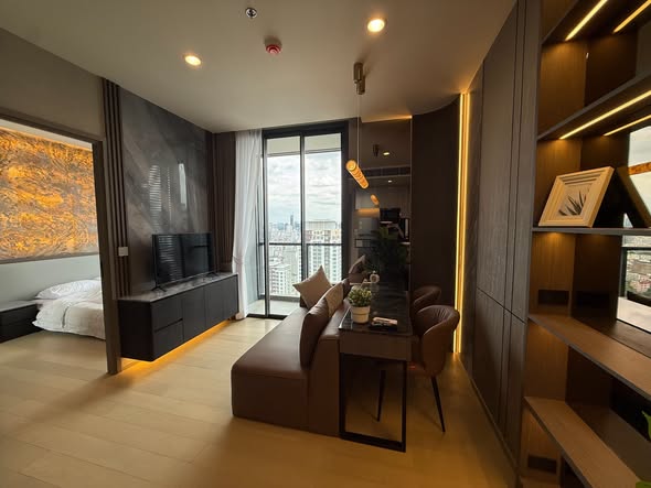 bedroom and room interior of THE EXTRO Phayathai-Rangnam