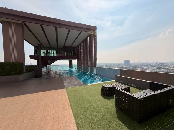 pool of The Gallery Condominium