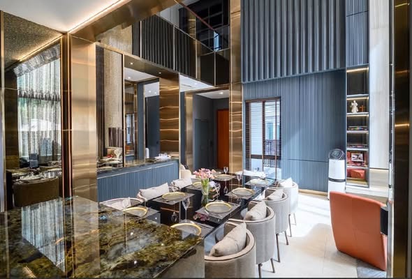 The Gentry Phatthanakan – เดอะ เจนทริ พัฒนาการ