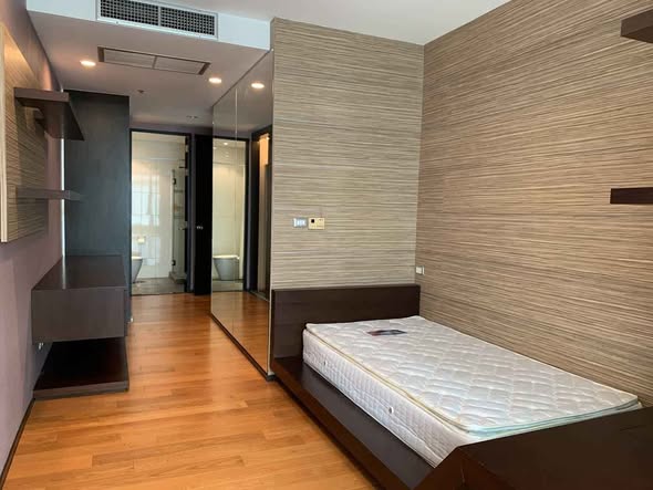 bedroom of The Height