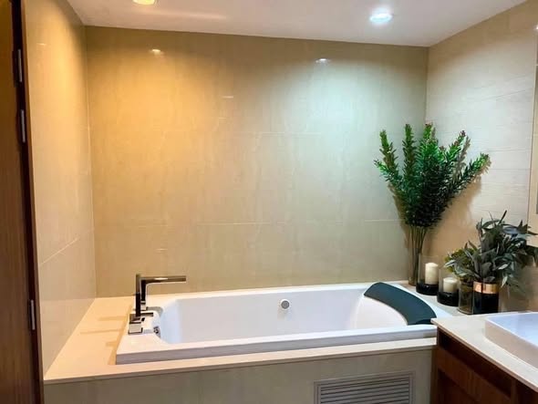 bathroom of The Hudson