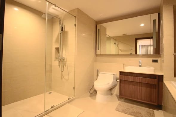 room interior and bathroom of The Hudson