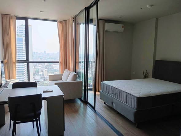 bedroom of The Issara Sathorn (ดิ อิสสระ สาทร)