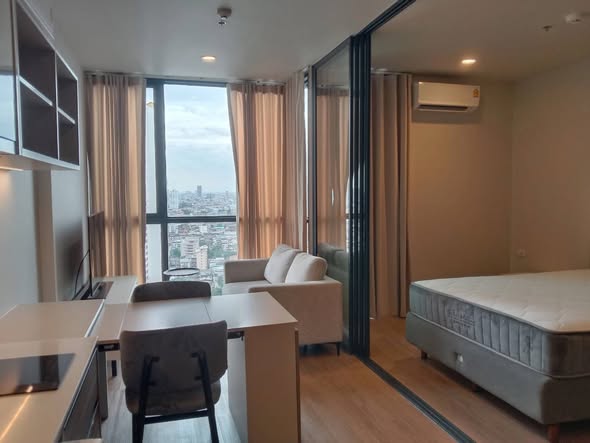 bedroom of The Issara Sathorn (ดิ อิสสระ สาทร)