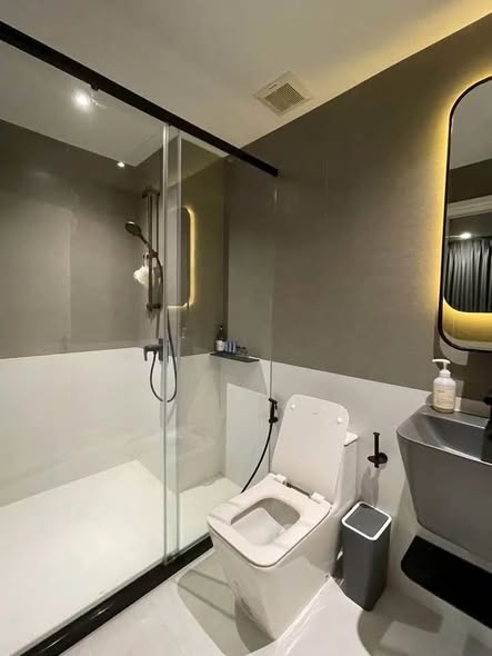 bathroom of The Key Rama 3
