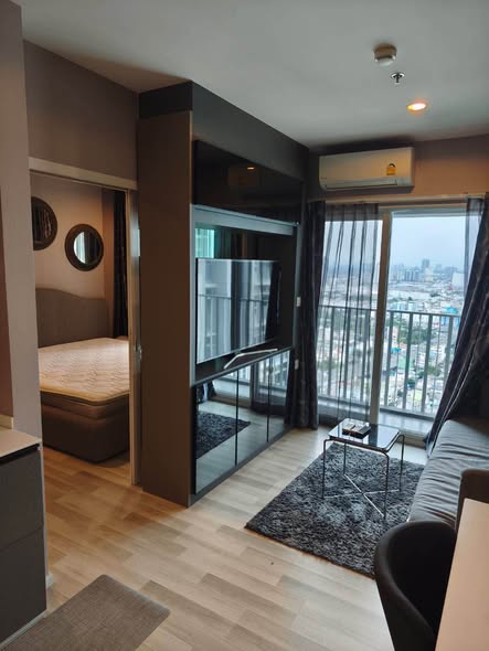 bedroom of The Key Sathon-Charoen Rat