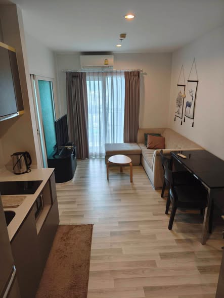 living room of The Key Sathon-Charoen Rat