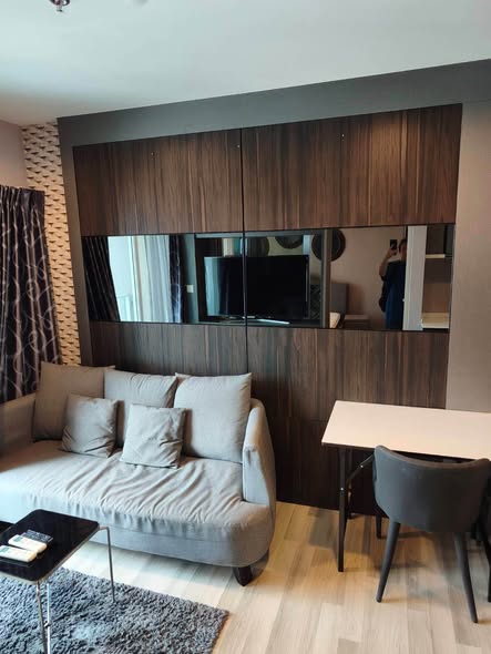 living room and room interior of The Key Sathon-Charoen Rat