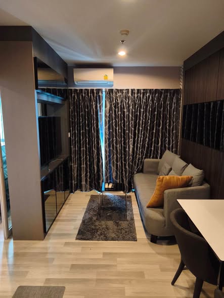 living room and room interior of The Key Sathon-Charoen Rat