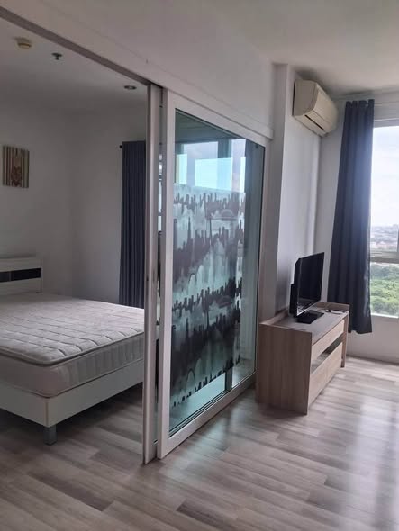 bedroom and room interior of The Key Sathon-Ratchaphruek