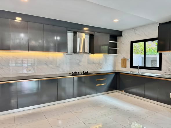 kitchen of The Lake Huay Yai