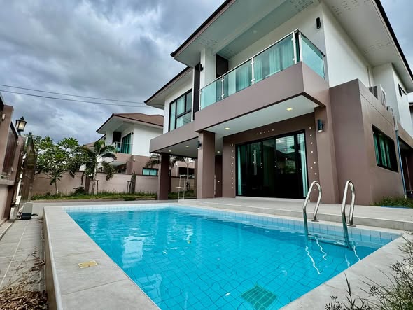 pool of The Lake Huay Yai