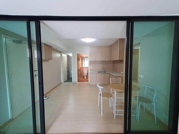 room interior of The Lakes