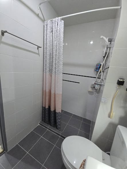 bathroom of The Leaf