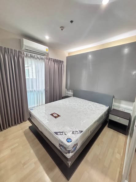 bedroom of The Leaf