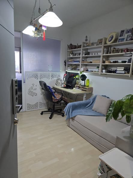 bedroom of The Leaf