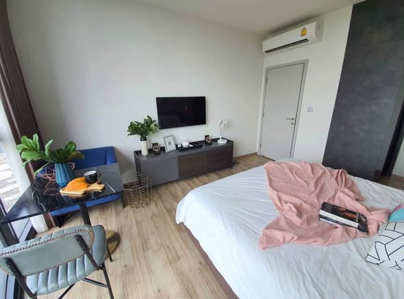 living room and bedroom of THE LINE Jatujak-Mochit