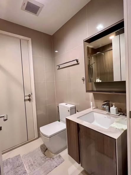 bathroom of THE LINE Phahon-Pradipat